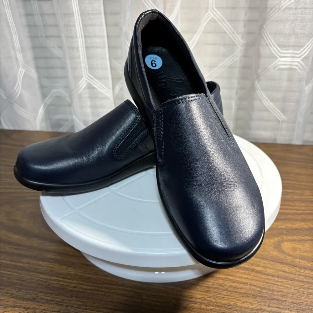 Hotter women’s navy Glove all leather slip on flat loafers NWOT size 6